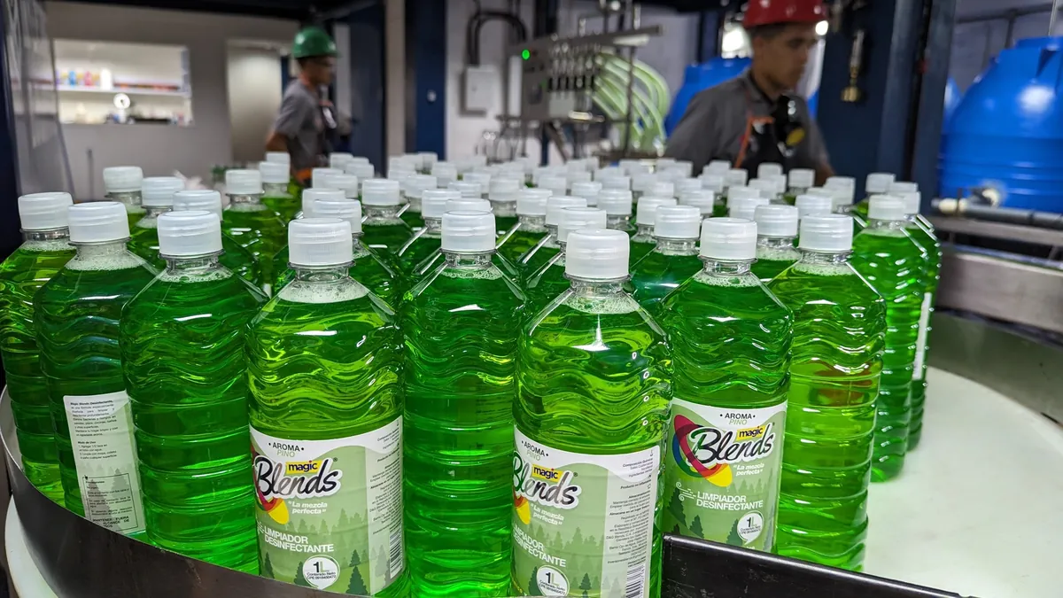 Línea de envasado de Magic Blends en la planta de Baruta